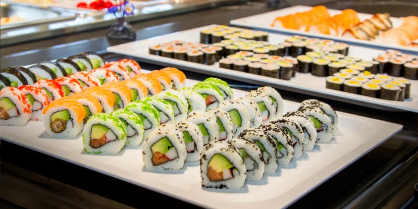 Neomezená konzumace asijských jídel, sushi, wok specialit i dobrot z grilu, 120 min.